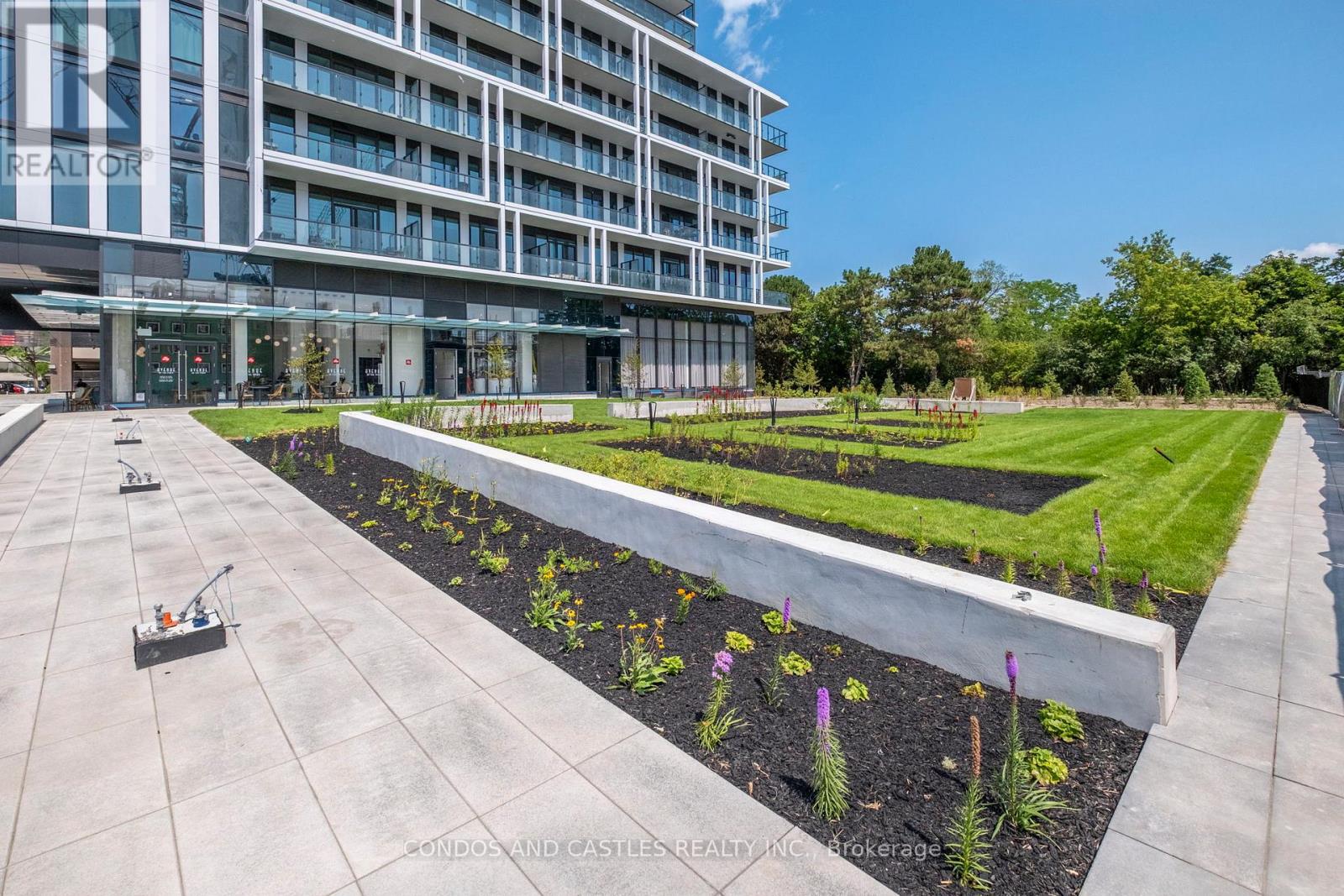 1805 - 29 GREEN TRAIL COURT