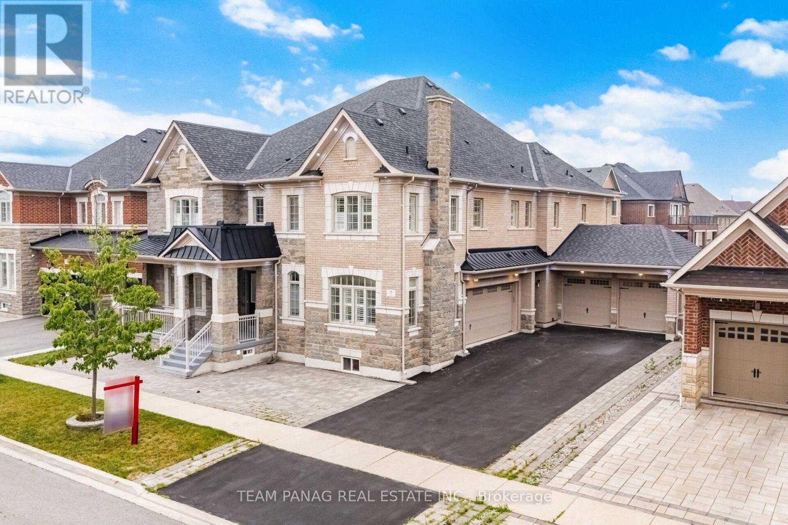7 BALLOON CRESCENT
