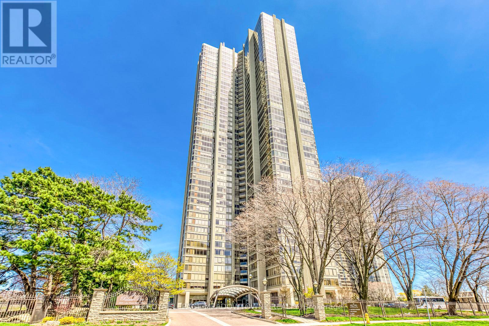 2011 - 2045 LAKESHORE BOULEVARD W