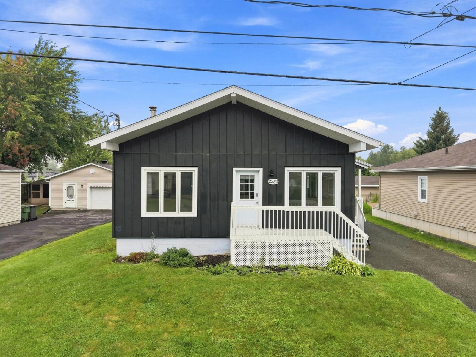 2250 Rue St-Nicolas — photo 2