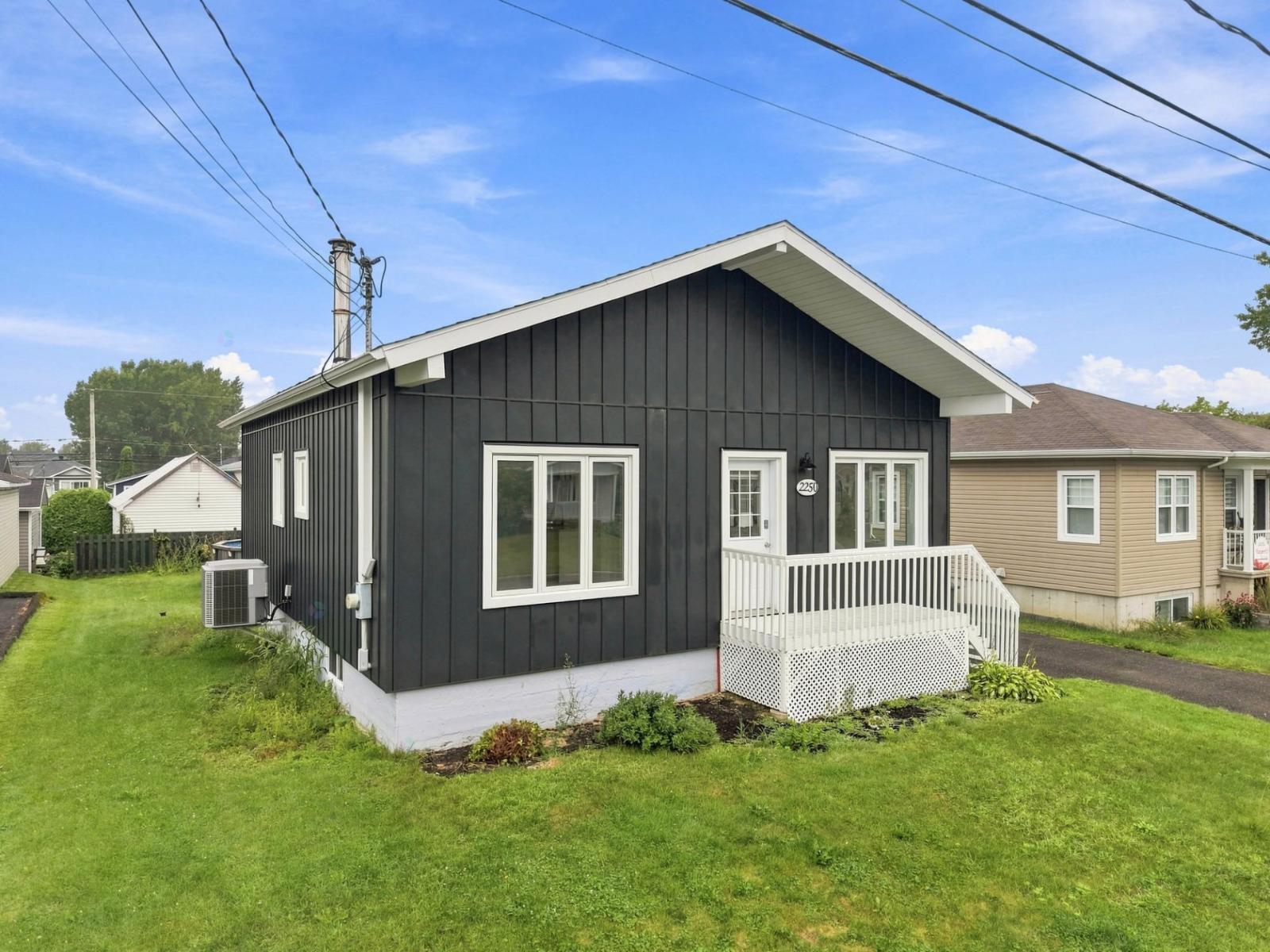 2250 Rue St-Nicolas — photo 3