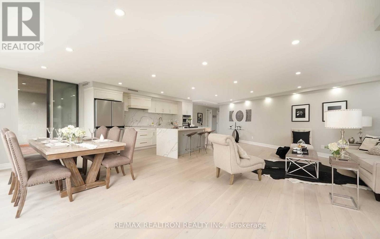 502 - 85 SKYMARK DRIVE