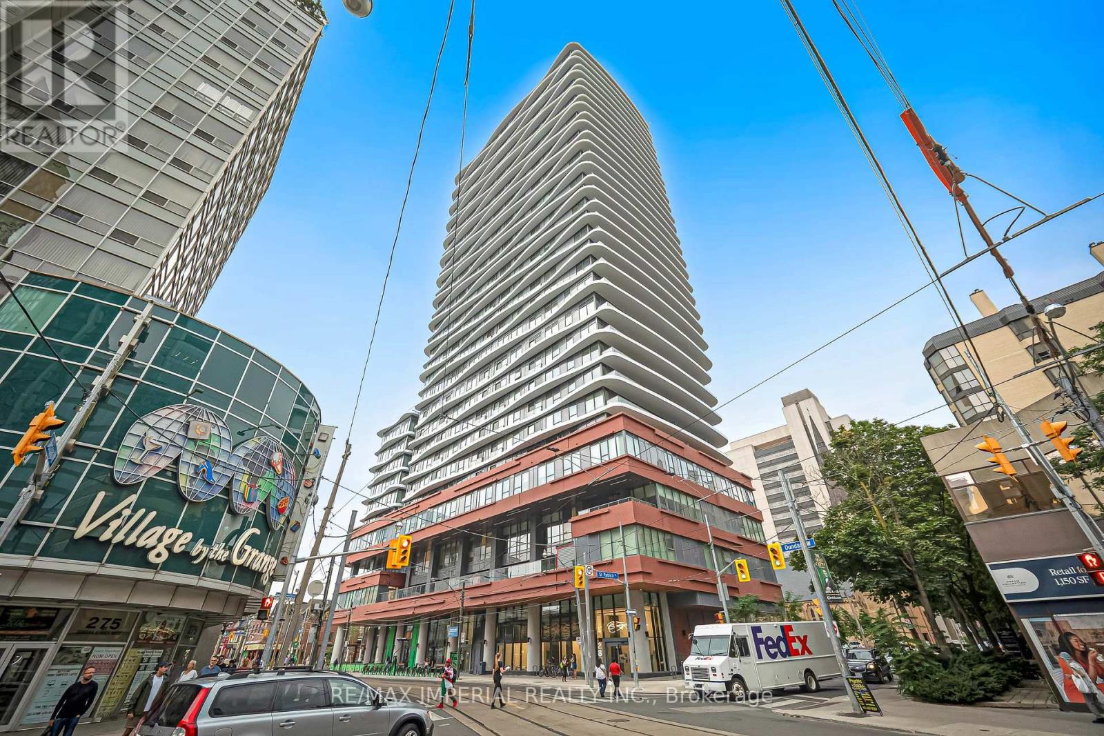 601 - 280 DUNDAS STREET W