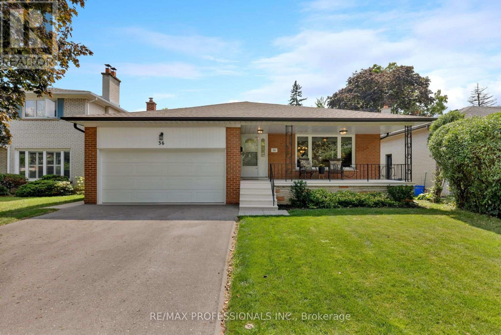 For sale: 36 THICKET ROAD, Toronto (Markland Wood), Ontario M9C2T6 ...