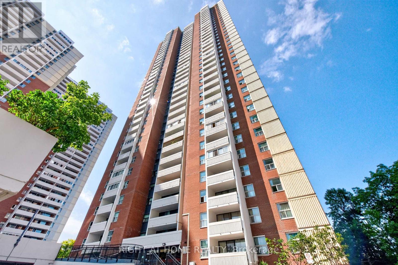 2407 - 3 MASSEY SQUARE