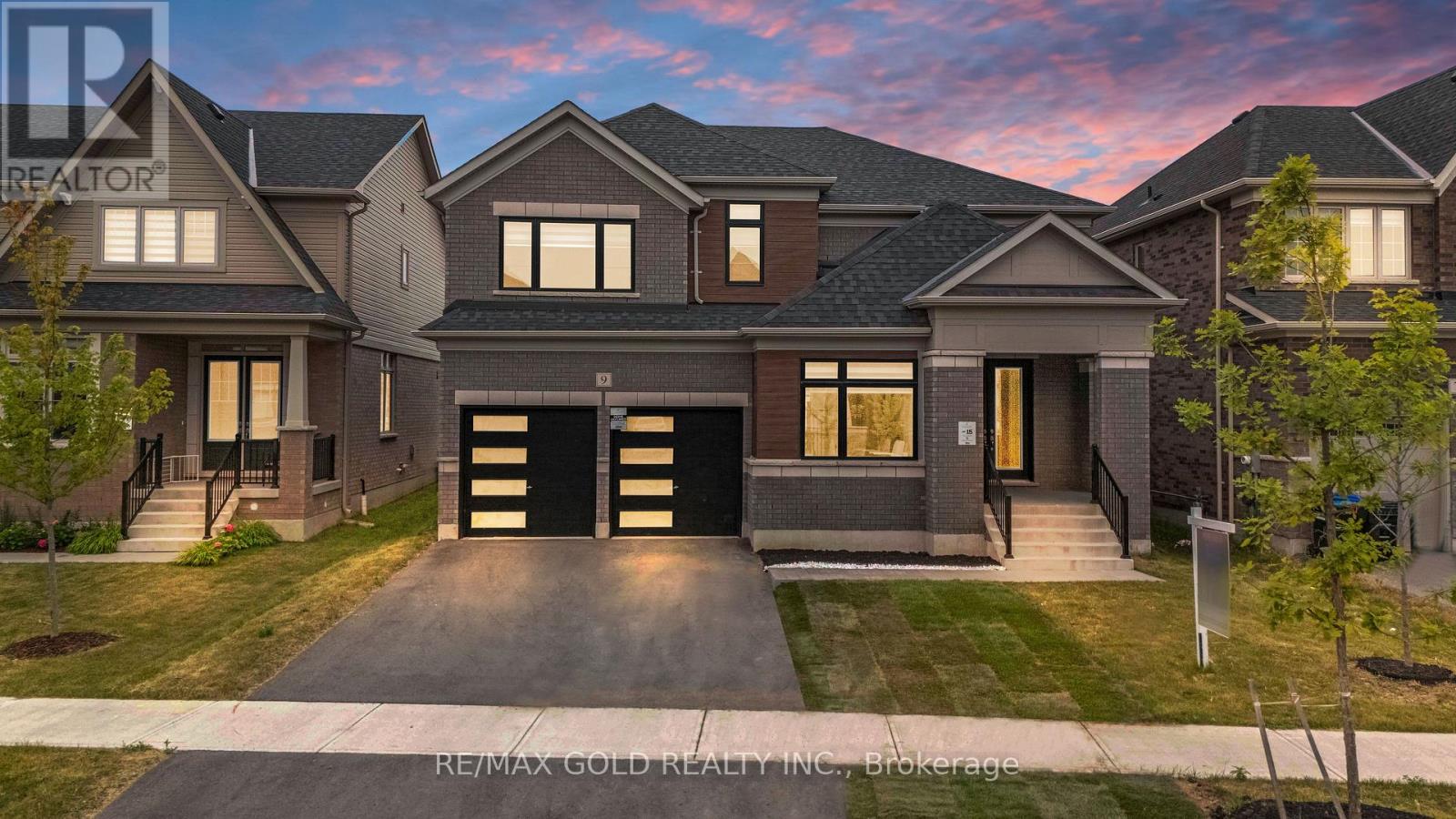 9 SANDHILL CRESCENT