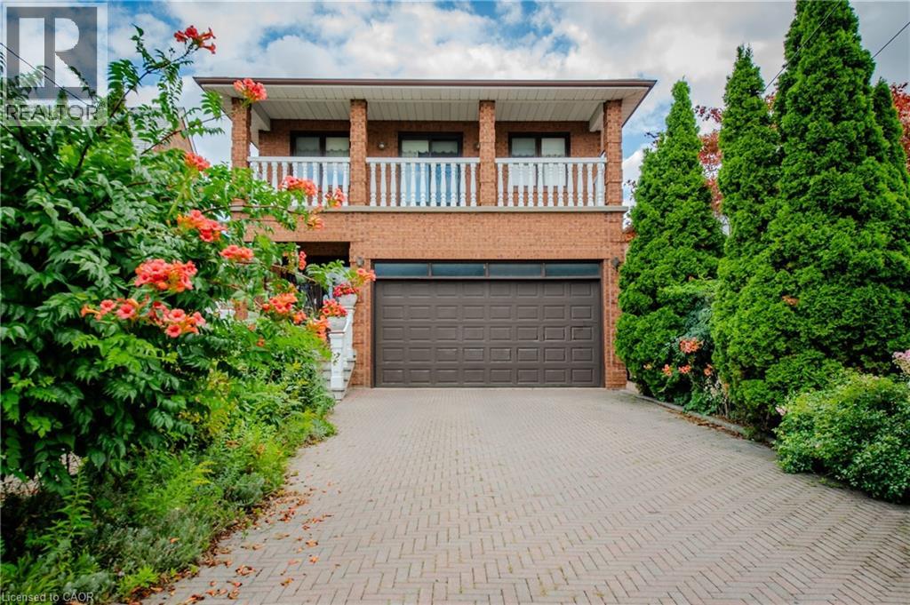 27 MULHOLLAND Avenue