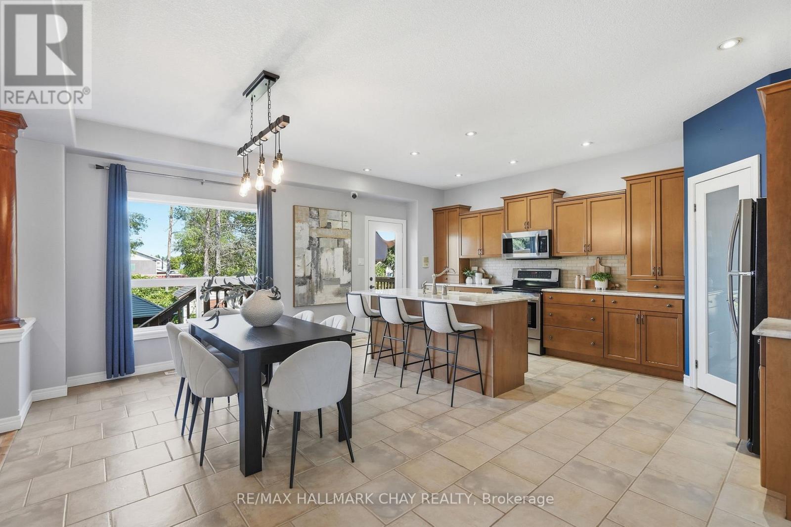 17 ARMEDA CLOW CRESCENT