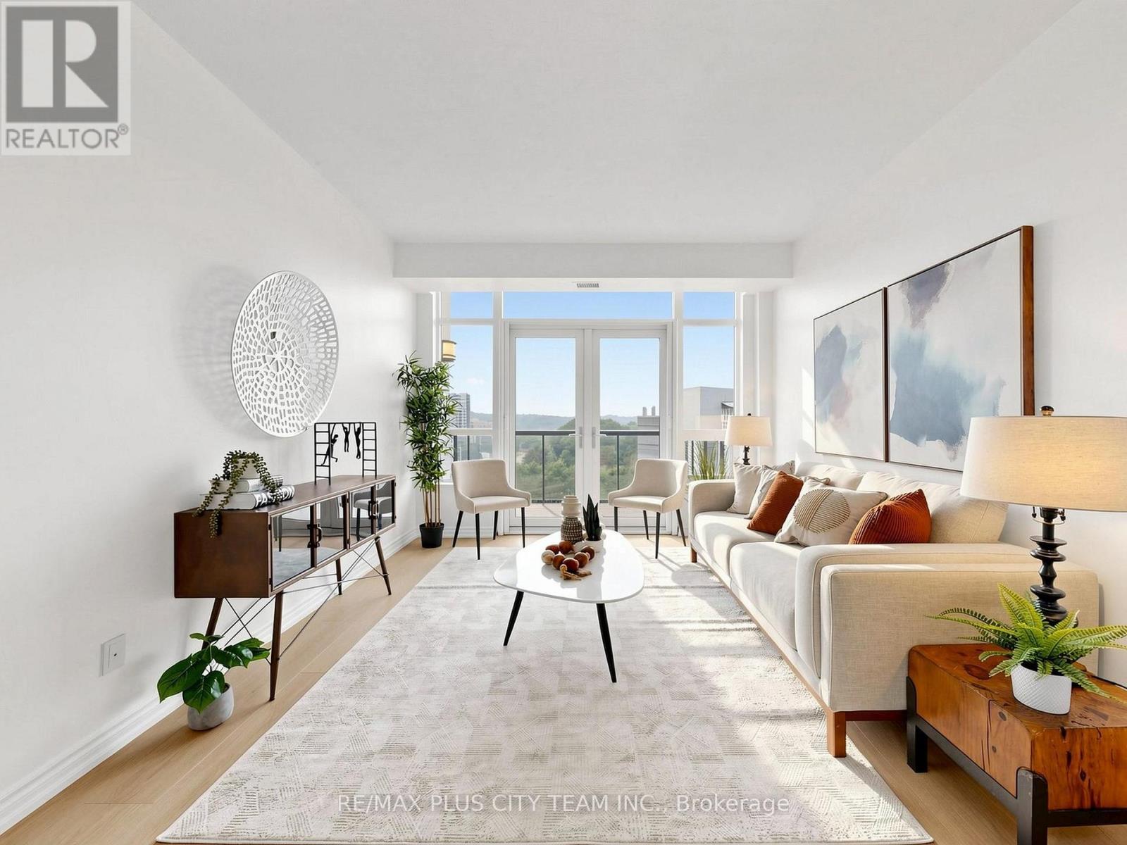 1009 - 1135 ROYAL YORK ROAD