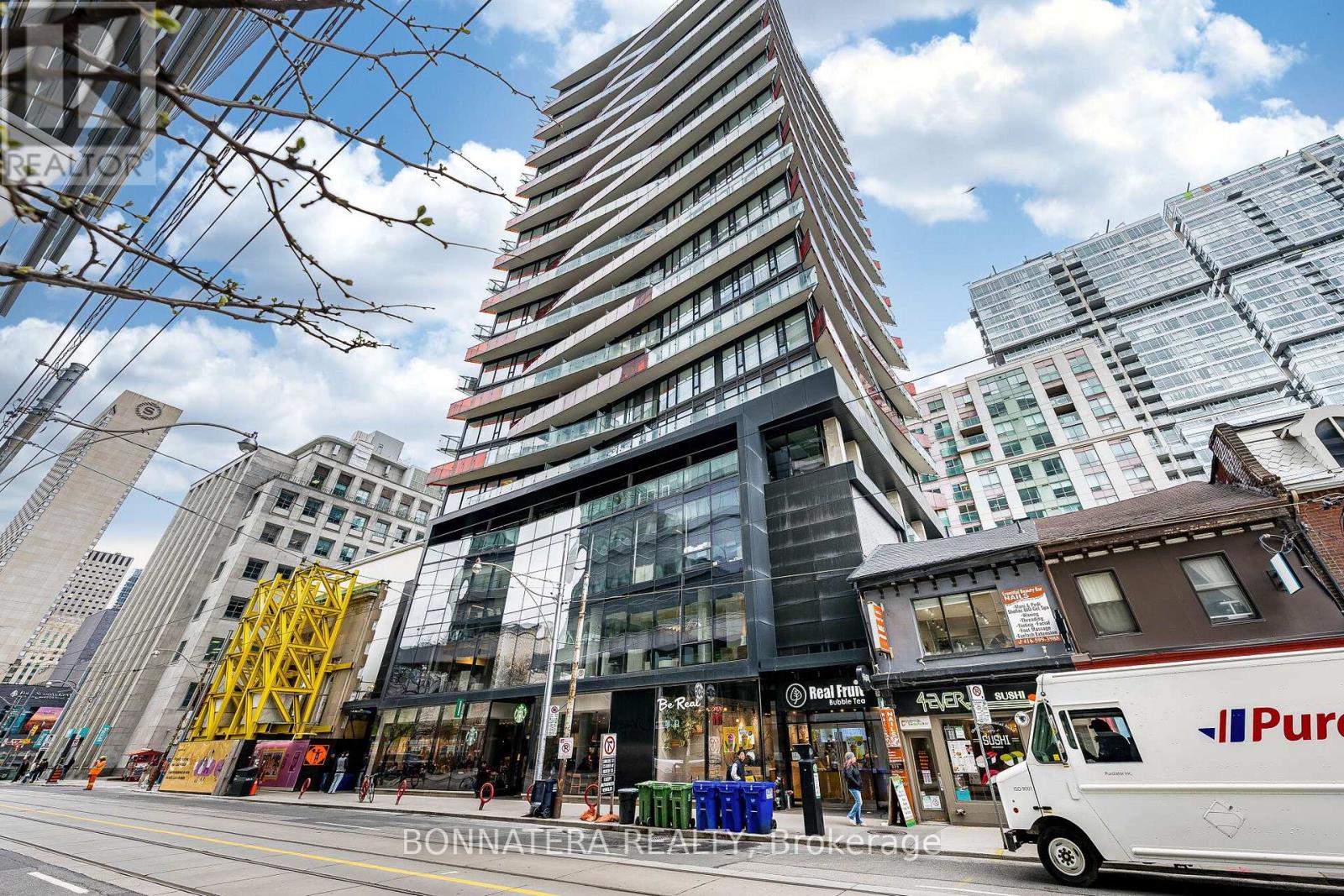 1110 - 215 QUEEN STREET W