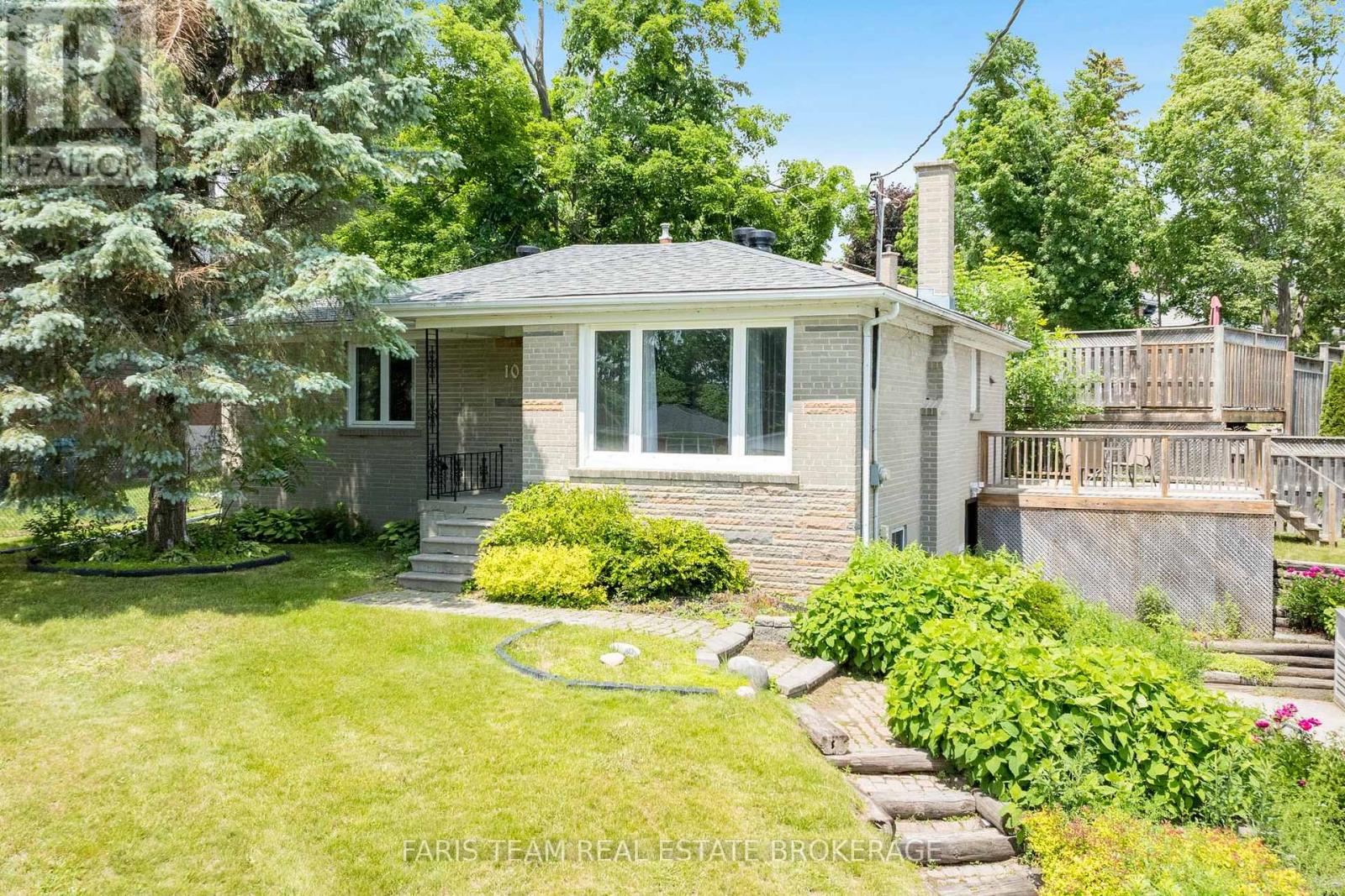 10 KAREN CRESCENT