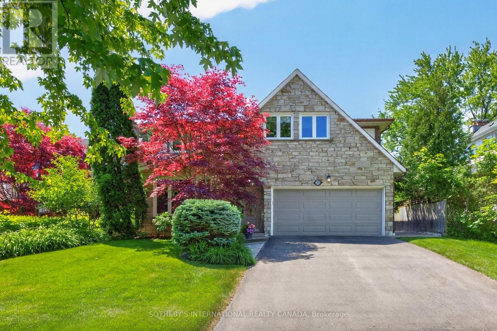 25 GOSSAMER AVENUE