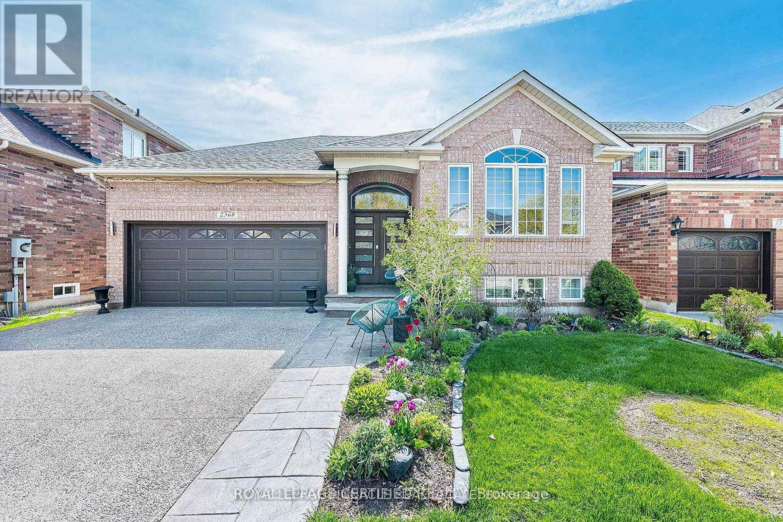 2368 FOXHOLE CIRCLE