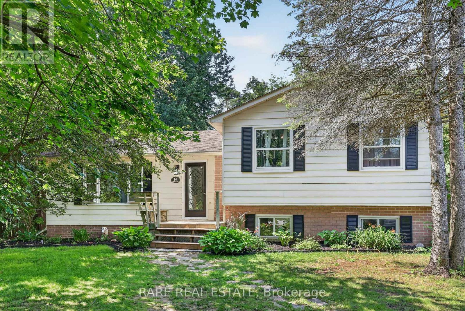 14 PINEWAY COURT
