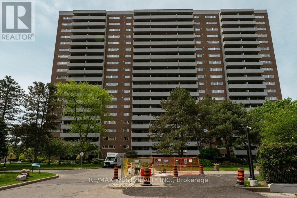 807 - 240 SCARLETT ROAD