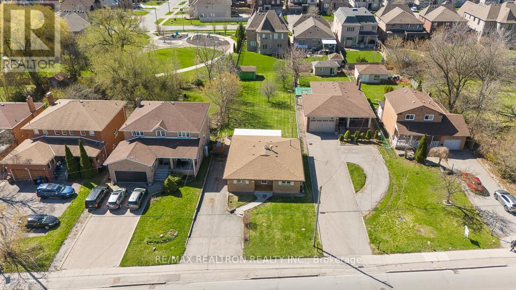 163 ELGIN MILLS ROAD W
