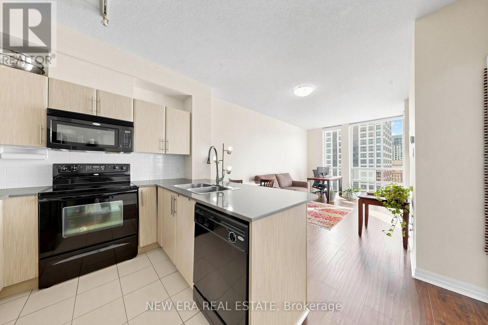 2810 - 3515 KARIYA DRIVE