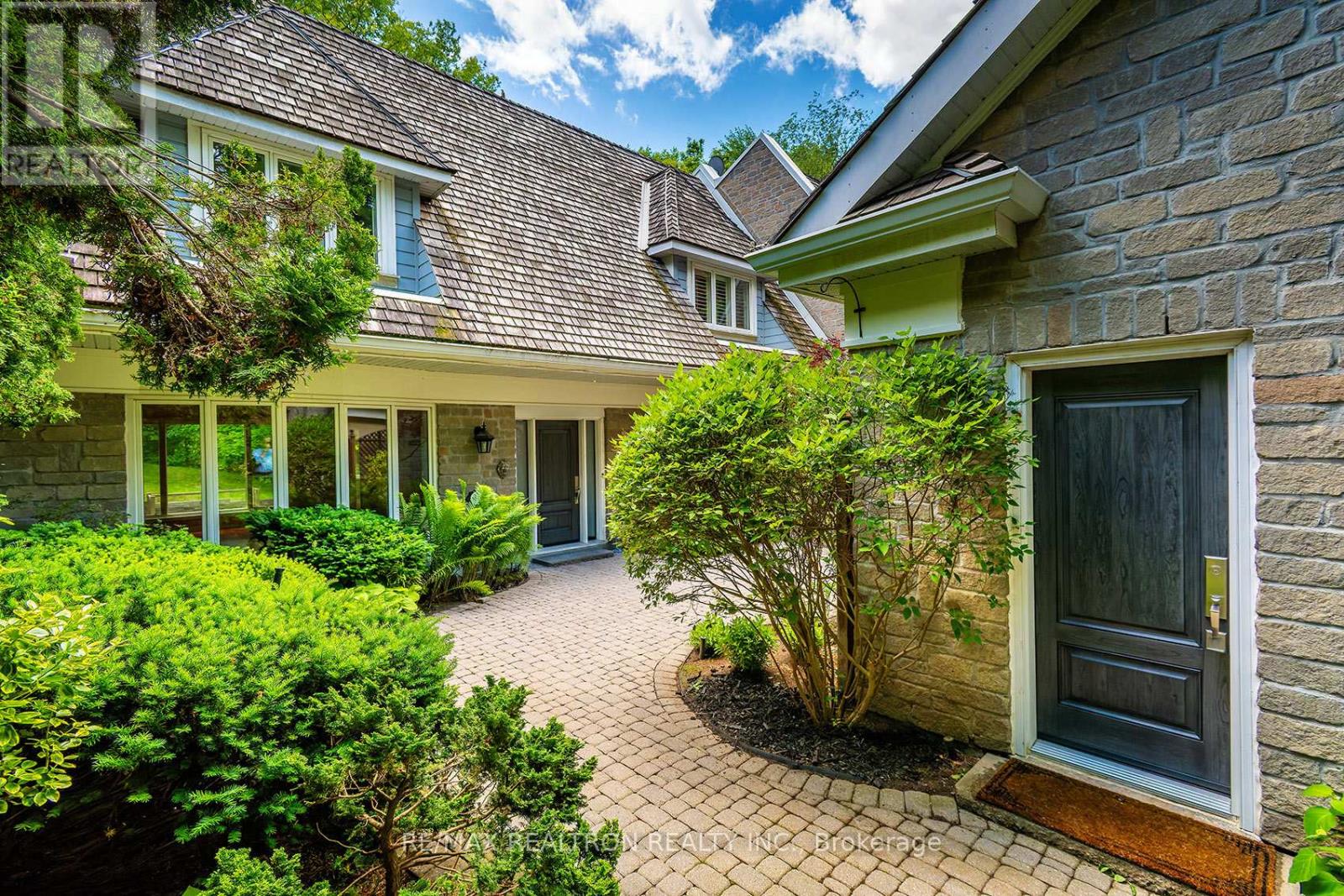 462 BEACON HALL DRIVE