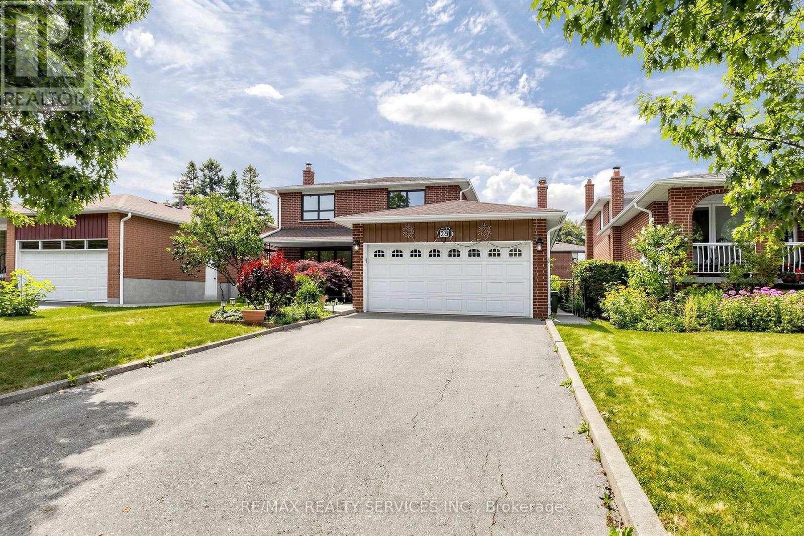 25 MALCOLM CRESCENT