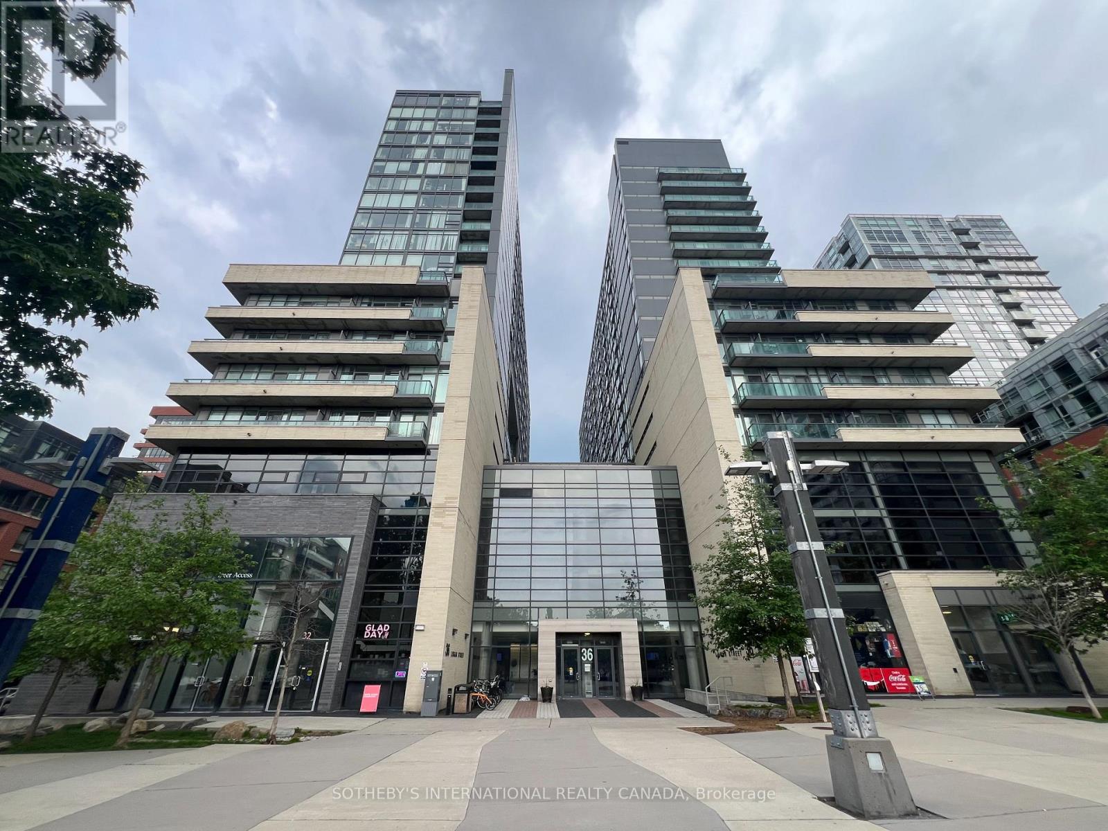 815 - 36 LISGAR STREET
