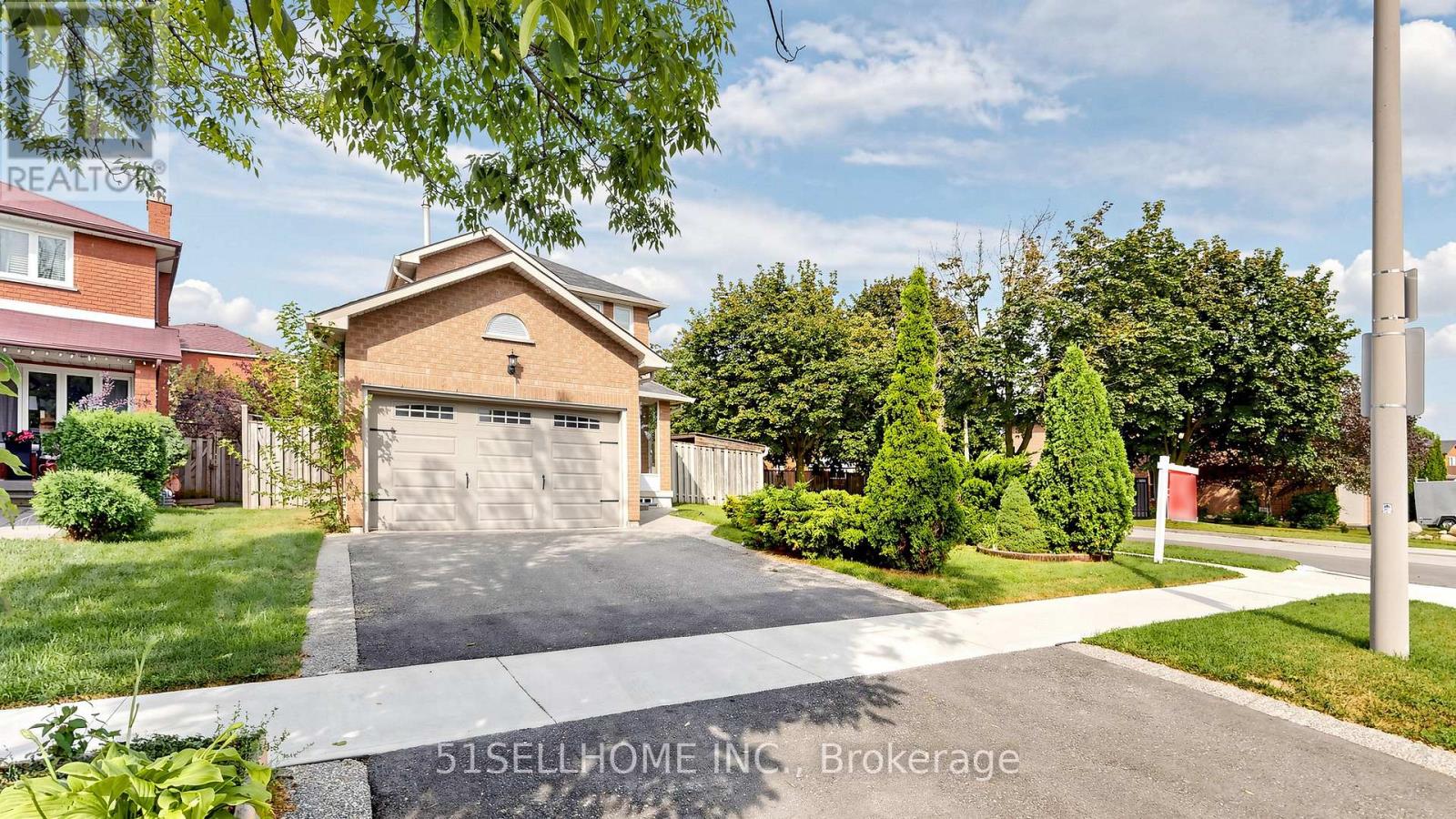 846 SAVOY CRESCENT