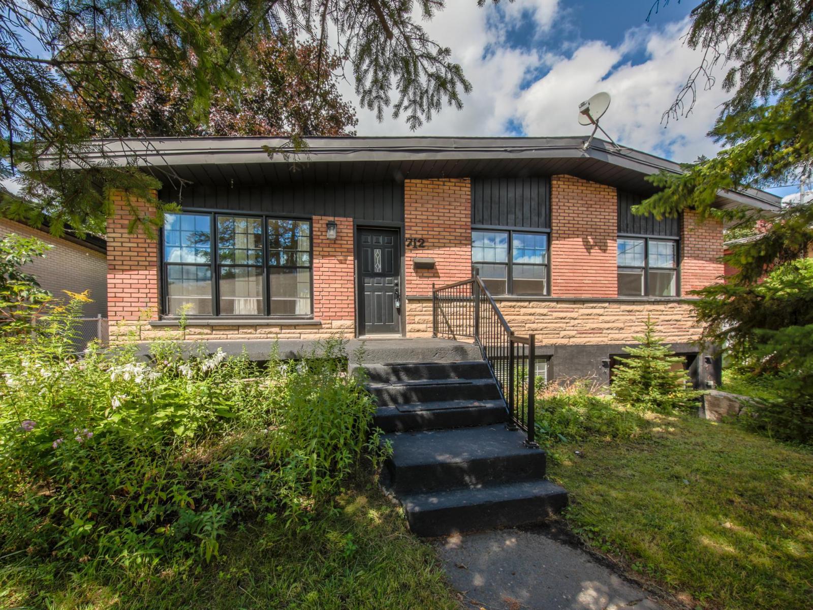 712 Rue Beaugrand — photo 1