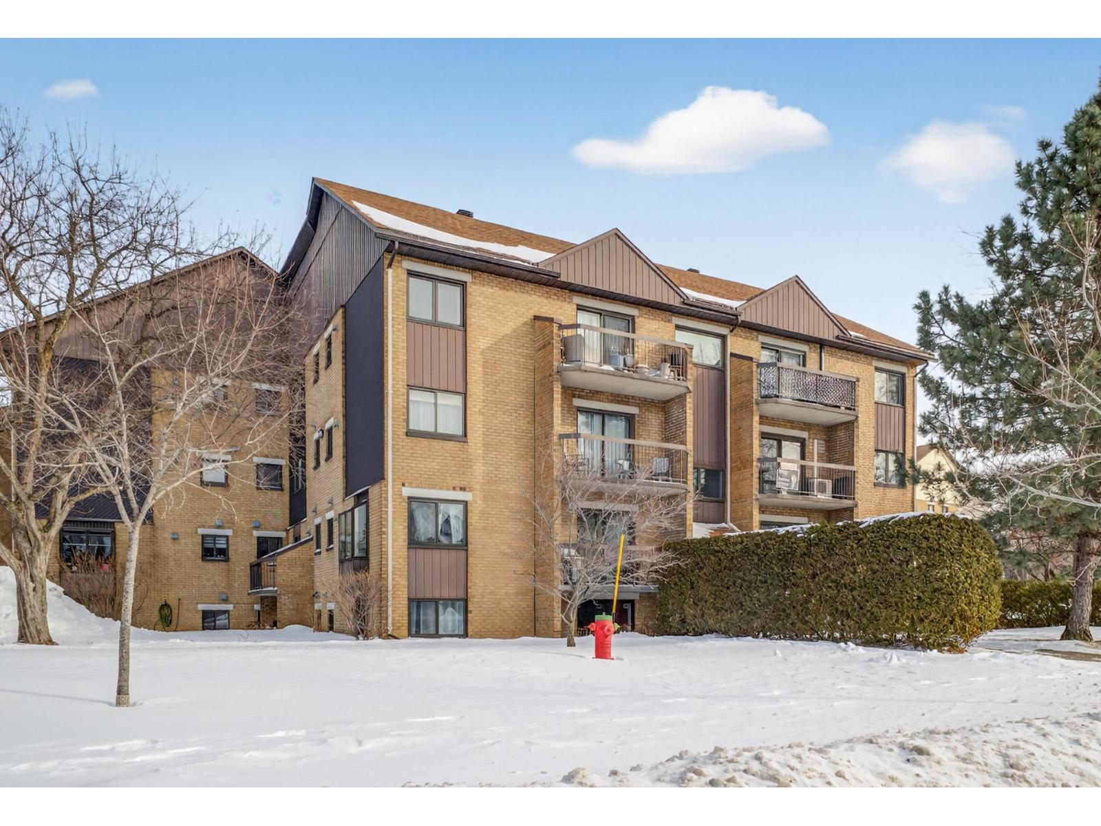 アーセナル　コクラン　オーセンティック For sale: 3304 Rue Mistral, #1, Brossard, Quebec J4Y2R7 - 15546615