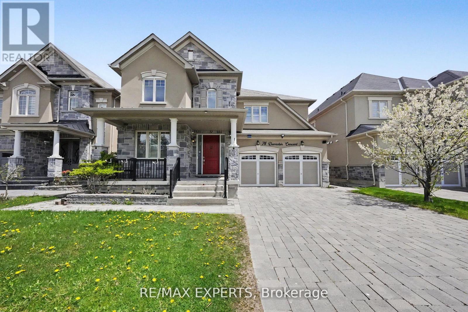 74 DUNROBIN CRESCENT