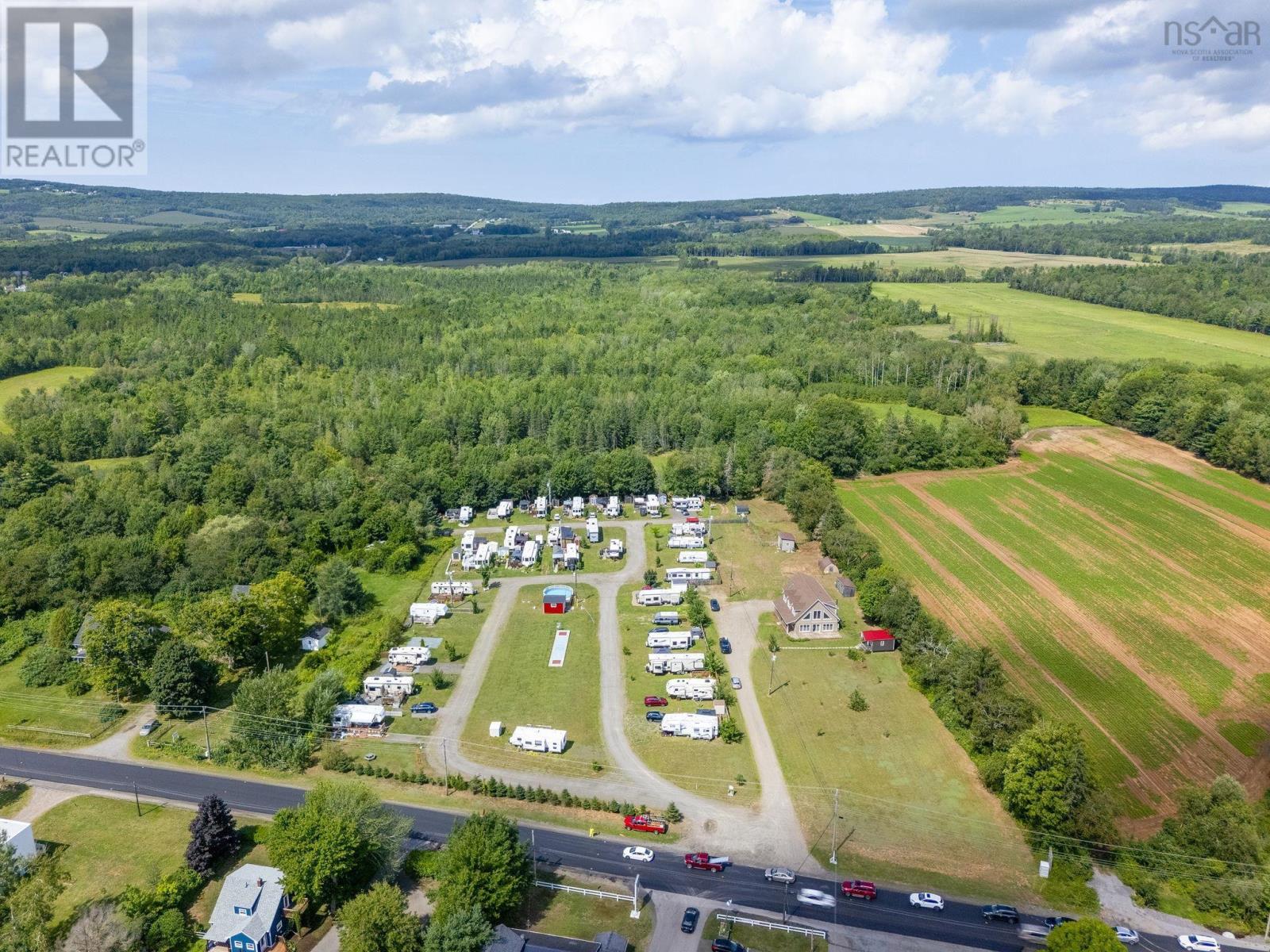 À vendre : 13743 & 13725 Highway 1, Wilmot, Nouvelle-Écosse B0P1W0 ...