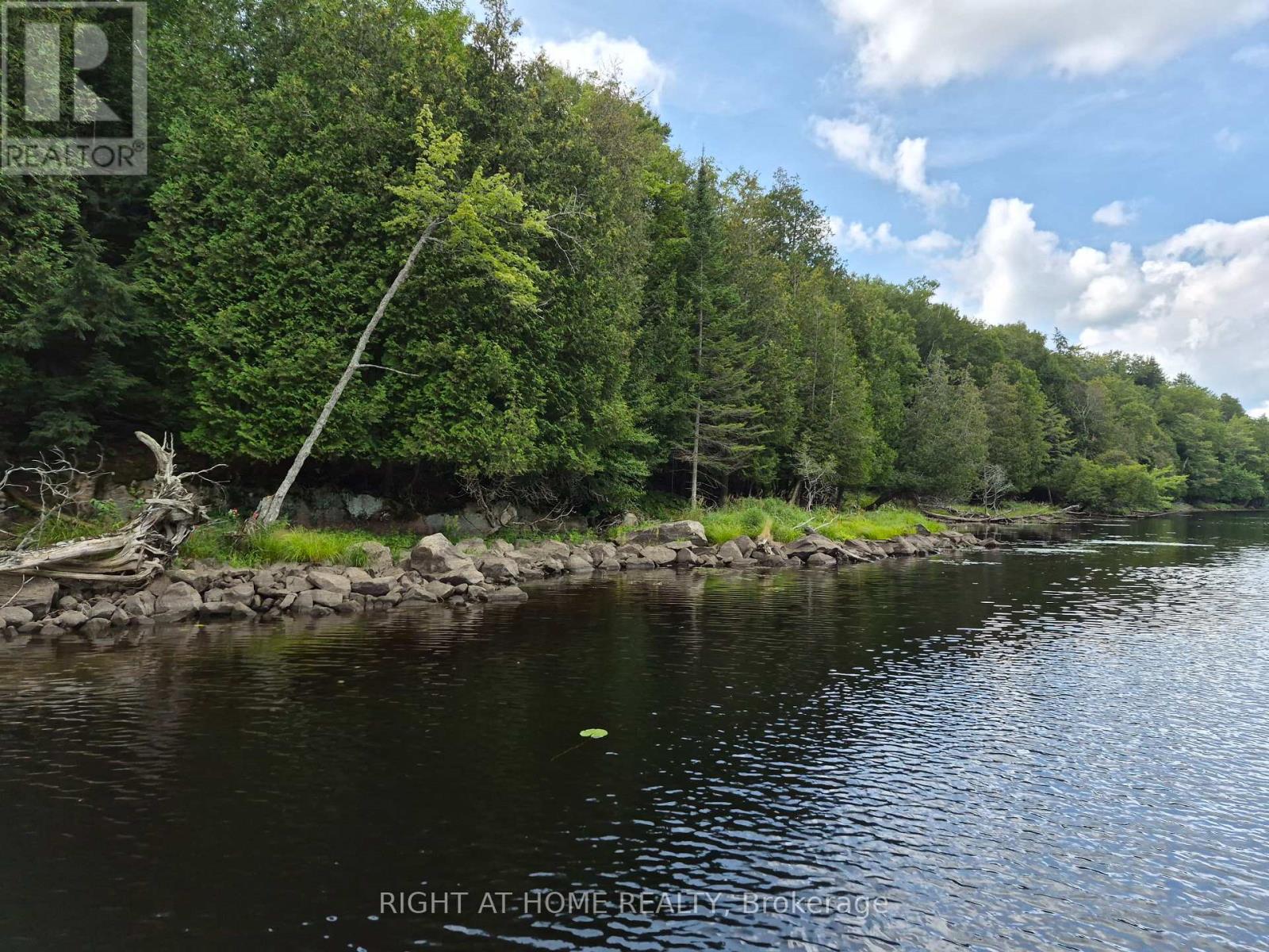 PT 3 SHADOWS END LANE MAGNETAWAN (AHMIC HARBOUR)