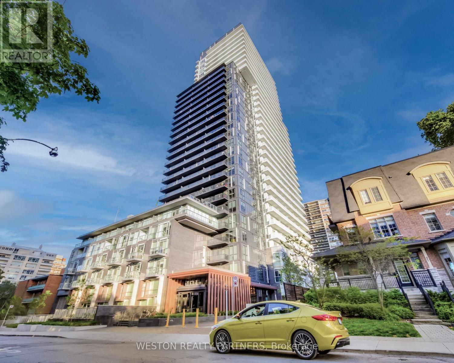 1110 - 101 ERSKINE AVENUE