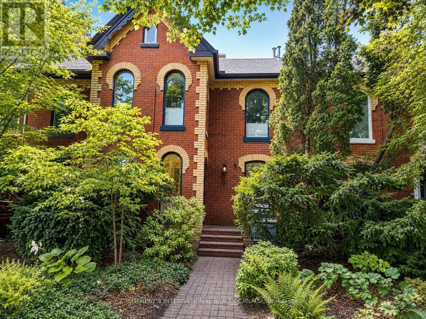 9 ROSE AVENUE