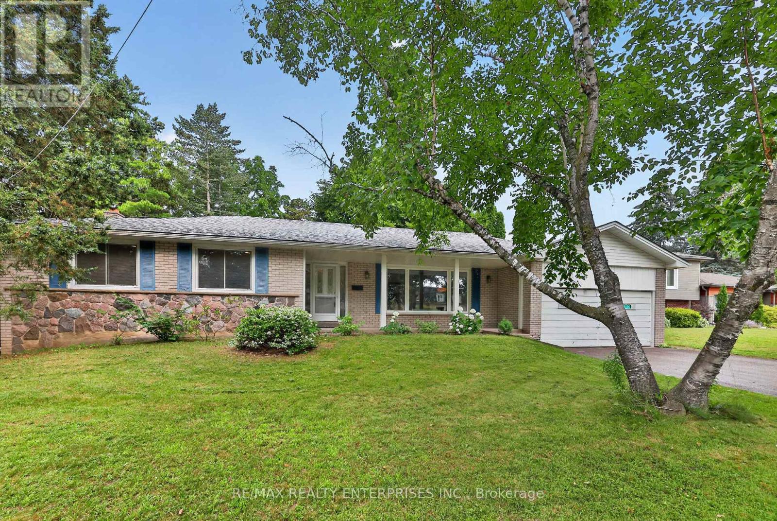 975 CRESTHAMPTON LANE
