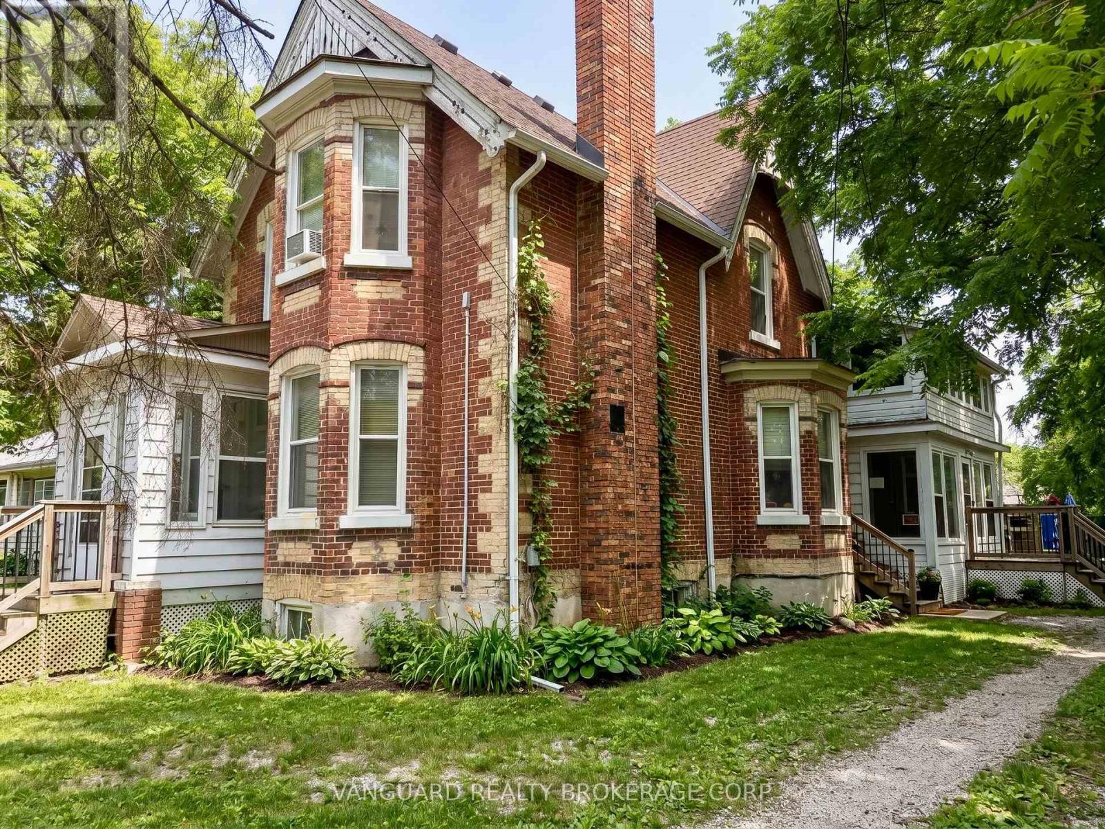76 WELLINGTON STREET
