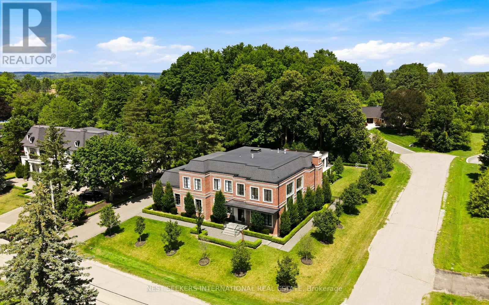 6 FORESTAVE CRESCENT
