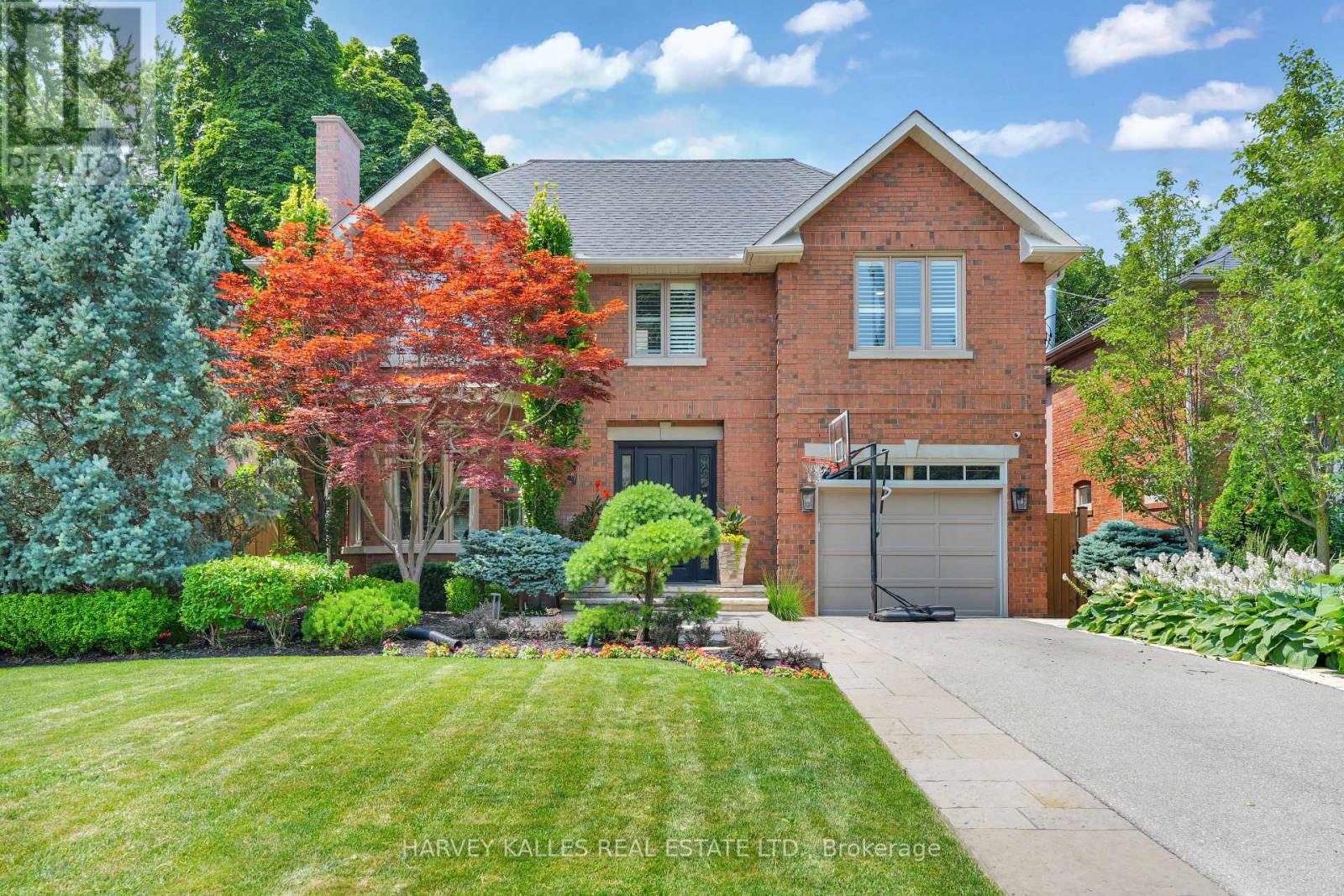 254 YONGE BOULEVARD