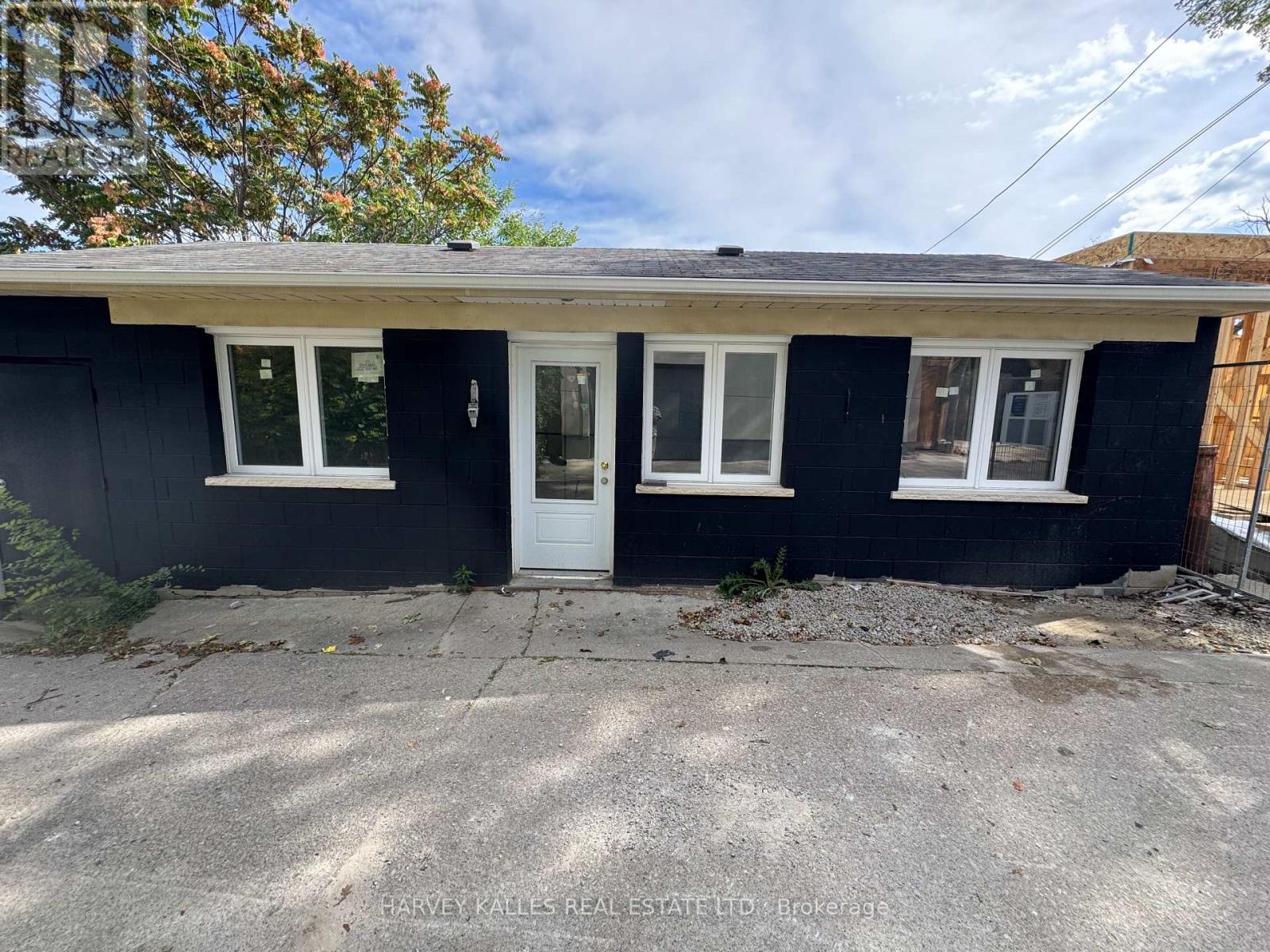 6 - 1252 DAVENPORT ROAD