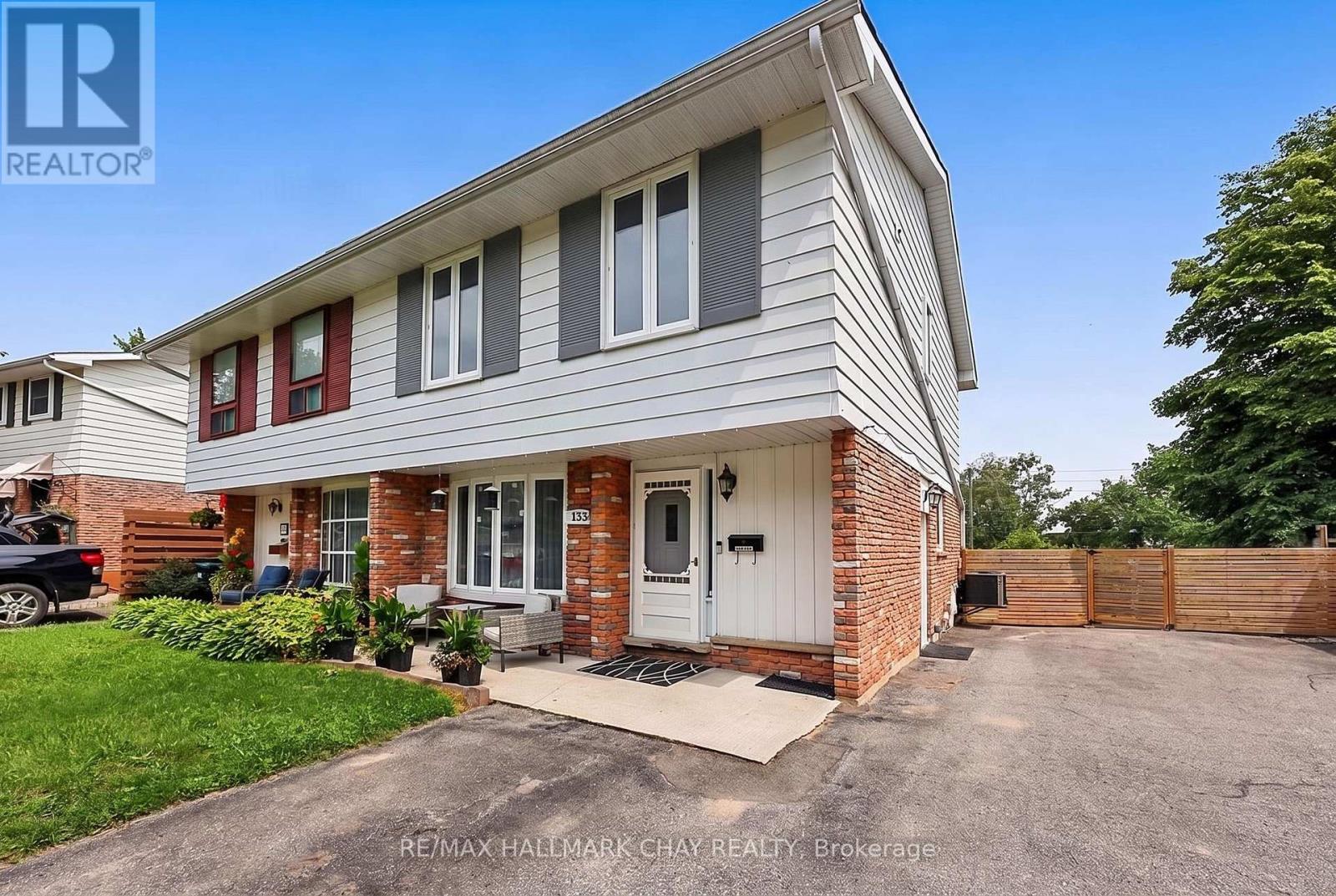 133 DAPHNE CRESCENT