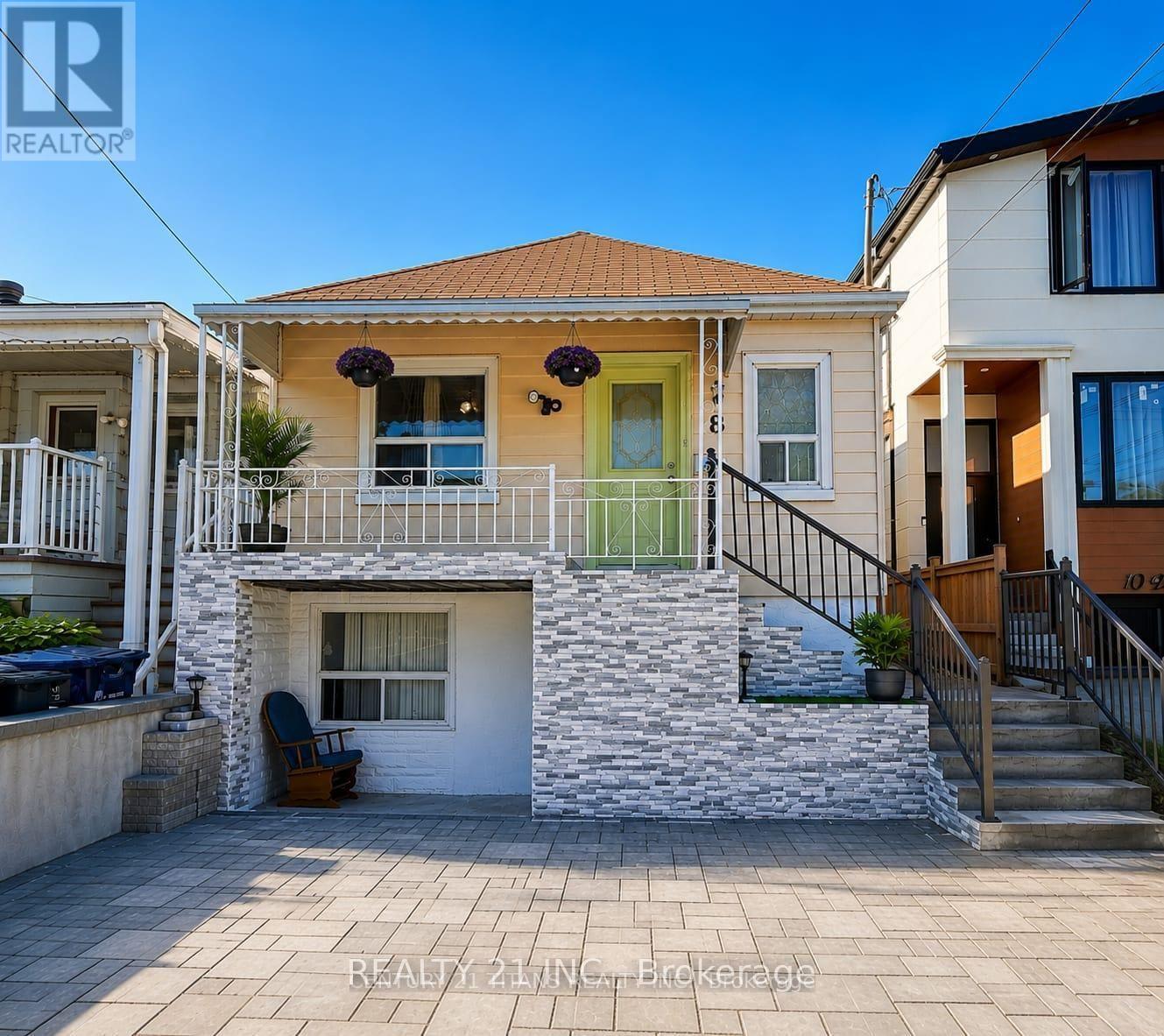 8 MACK AVENUE