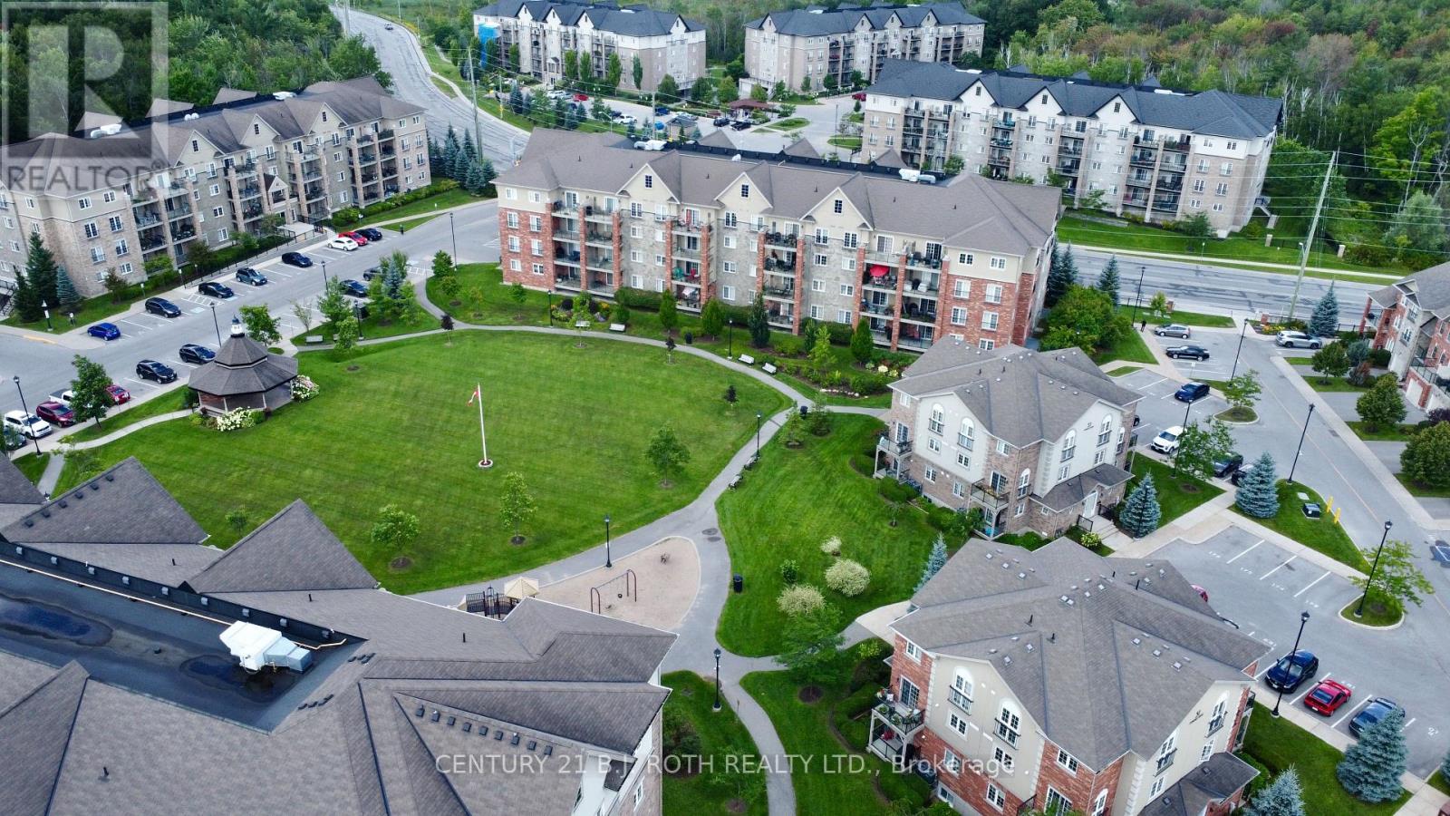 104 - 43 FERNDALE DRIVE S