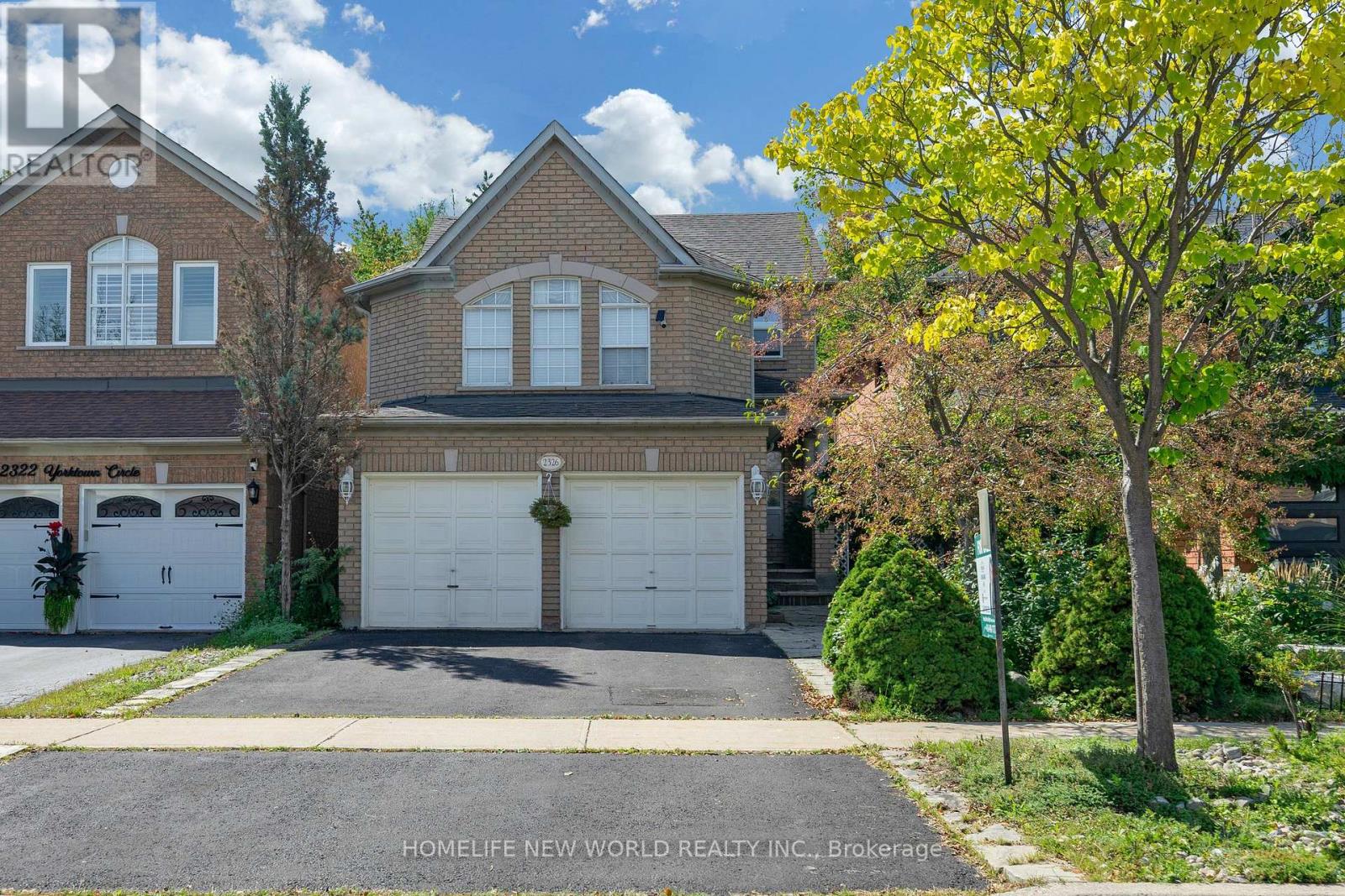 2326 YORKTOWN CIRCLE