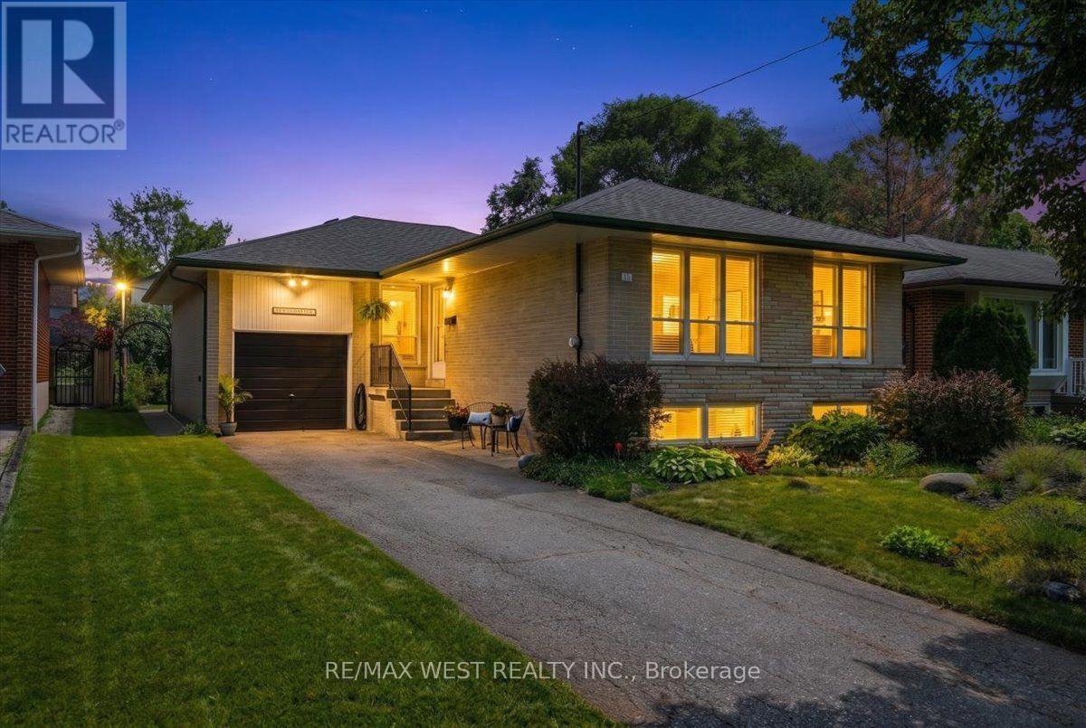 19 DECARIE CIRCLE