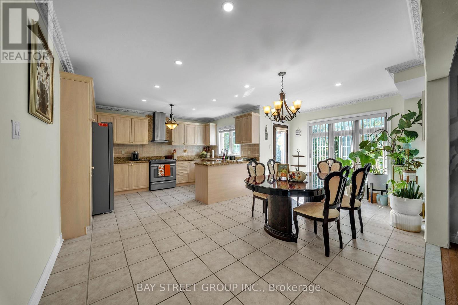 384 SPRUCE GROVE CRESCENT