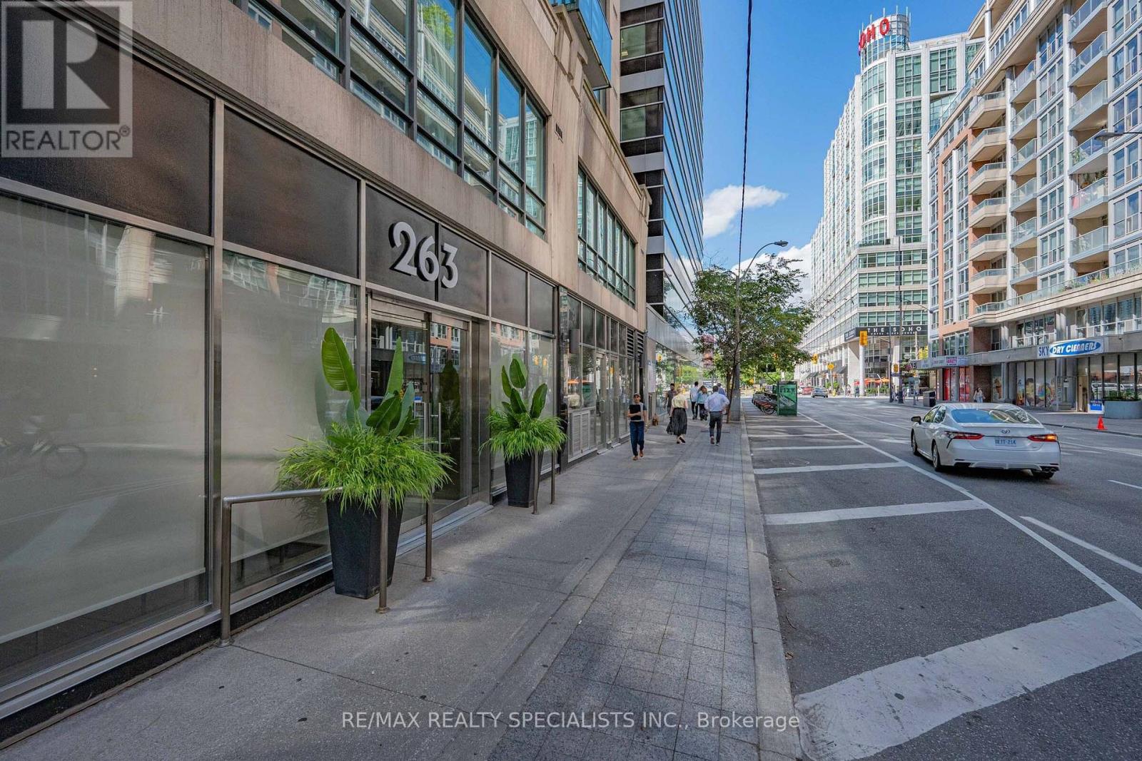 503 - 263 WELLINGTON STREET W