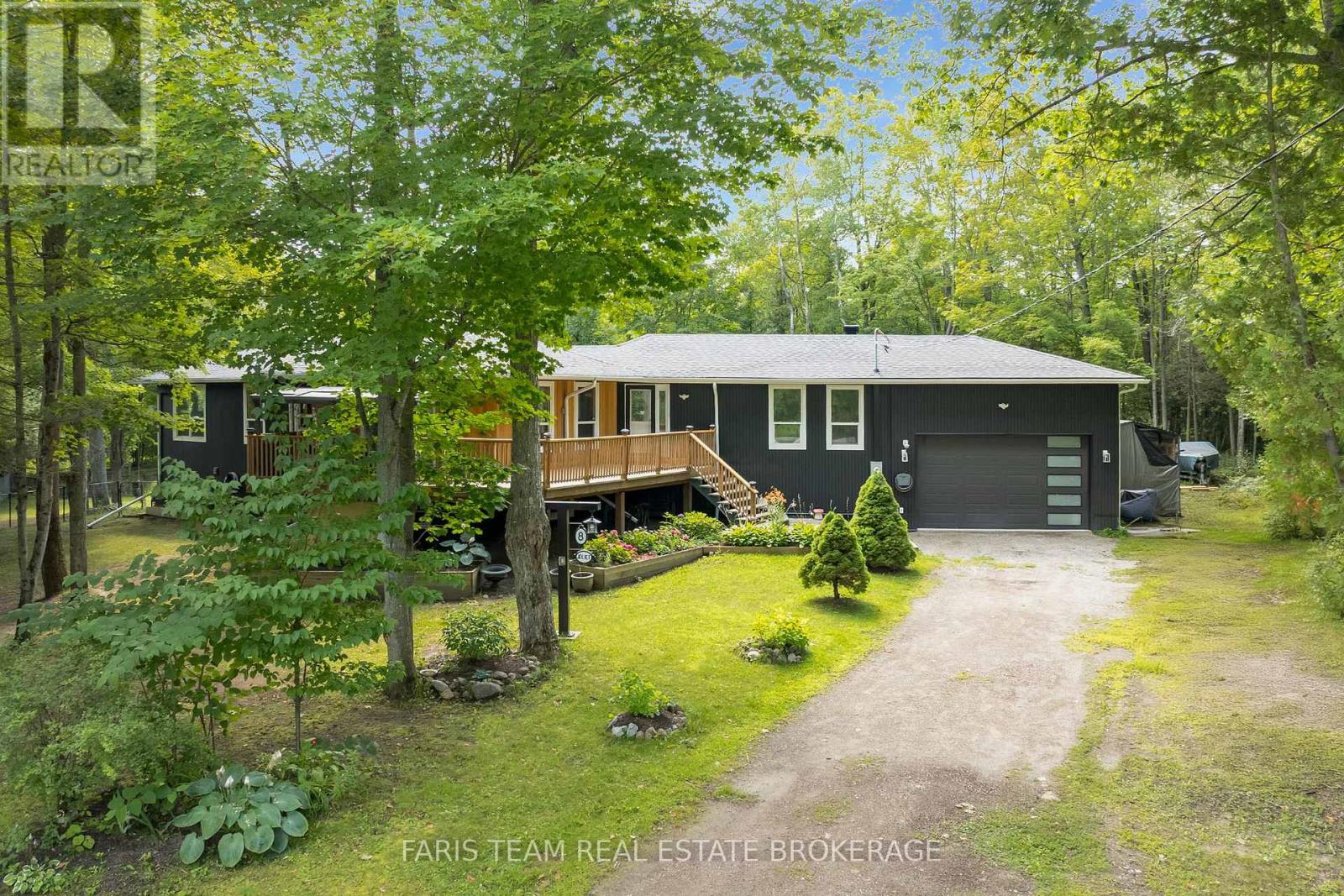 8 JOLIET CRESCENT