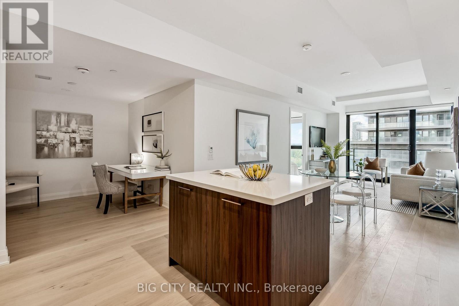 1108 - 33 FREDERICK TODD WAY