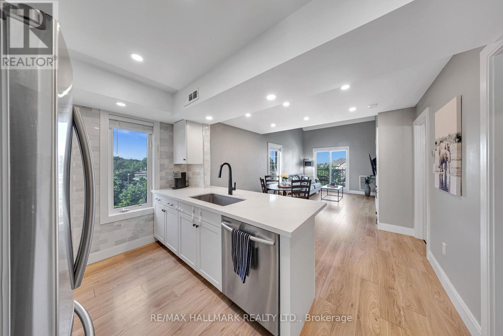 3 - 106 PETRA WAY
