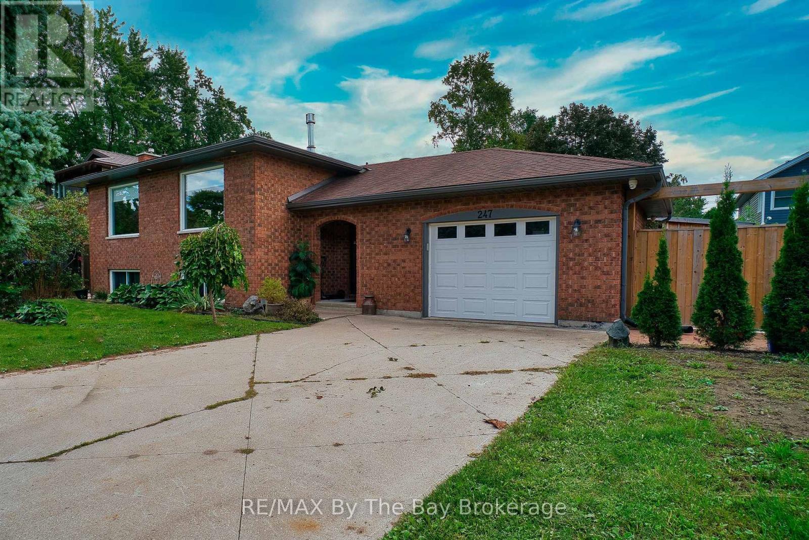 247 SIMCOE STREET
