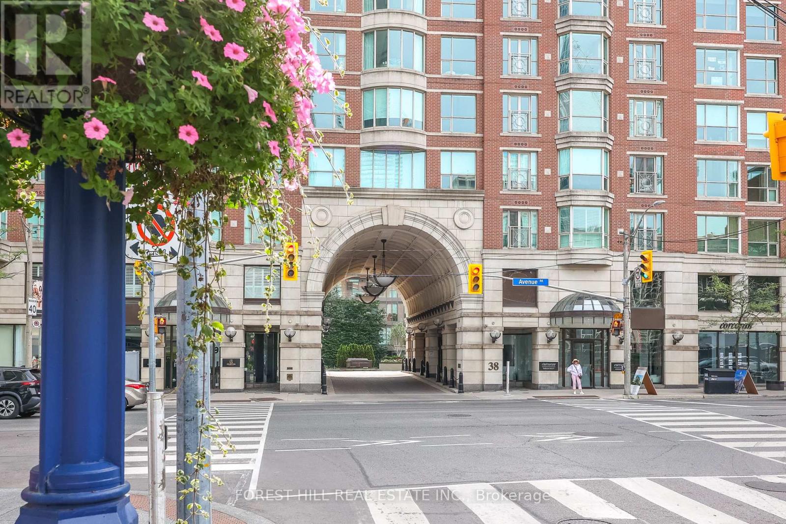 305 - 38 AVENUE ROAD