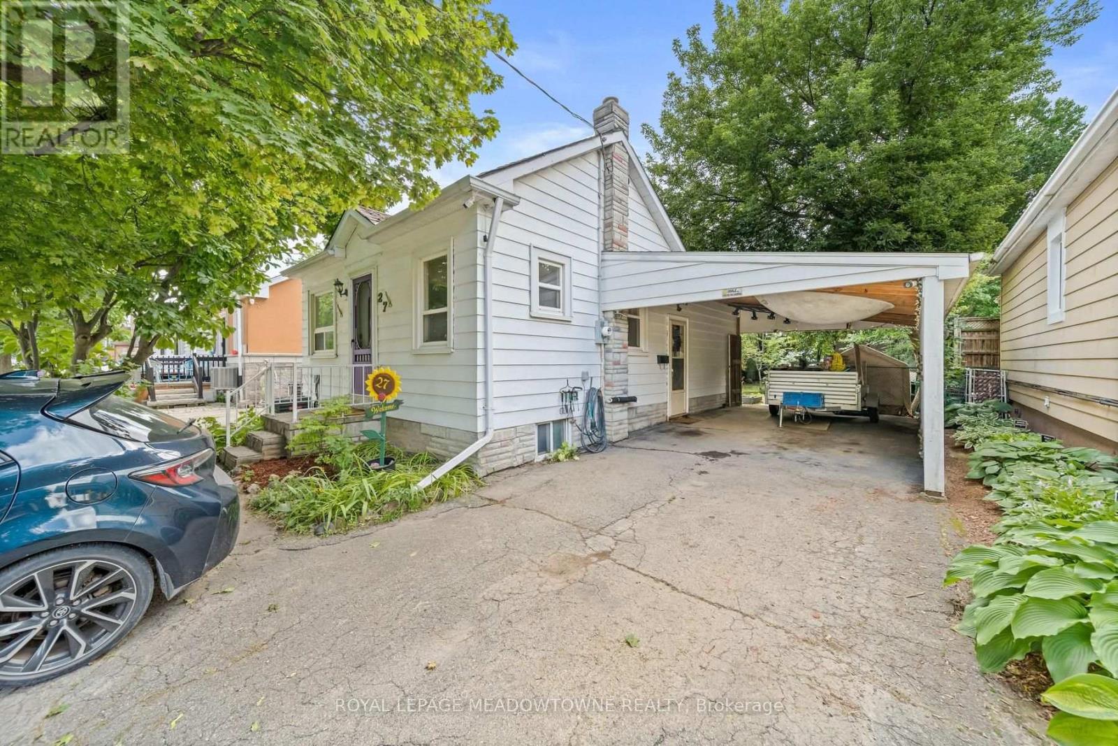 27 ROYCE AVENUE